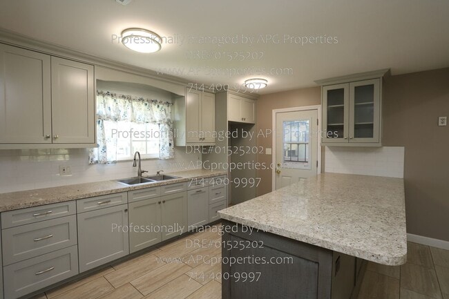 Building Photo - 11411 Chapman Ave