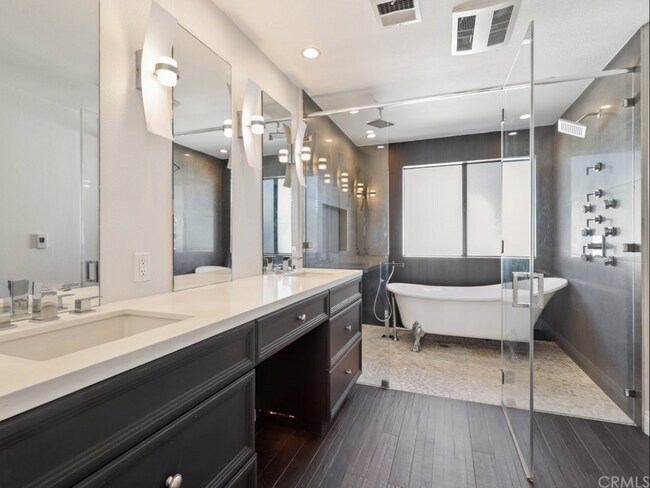 Building Photo - 5323 Coldwater Canyon Ave