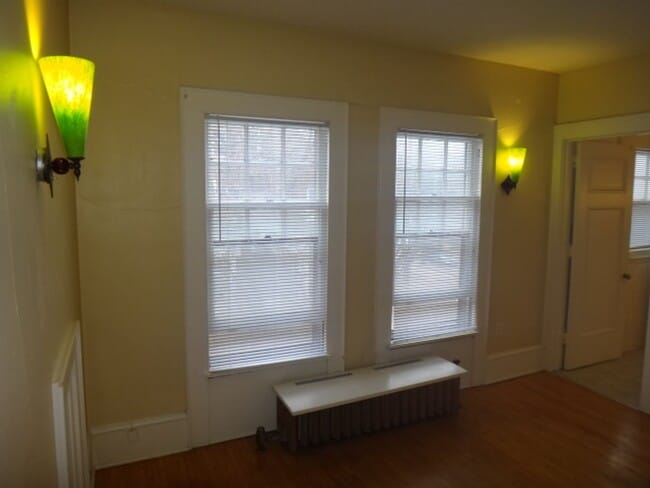 Building Photo - Original Master Suite in 1902 Mansion
