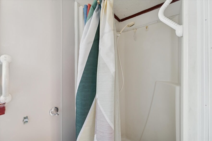 Building Photo - 742 E Park Ave