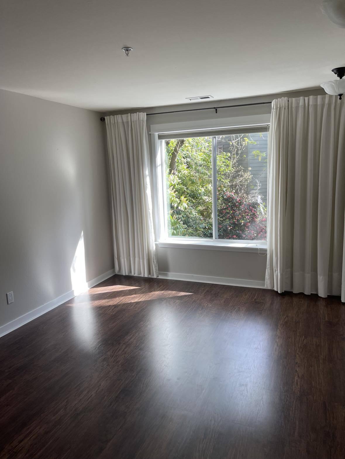 Building Photo - 622 6th Ave W