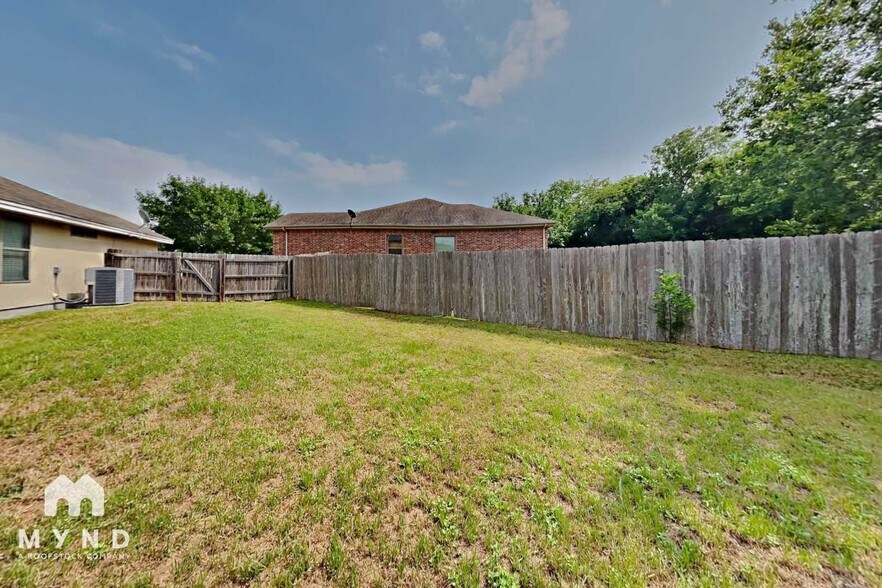 Building Photo - 3050 Pine Valley Dr