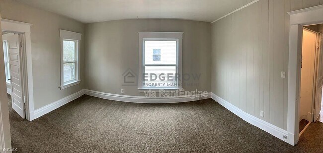 Building Photo - 939 Tamarack Ave NW