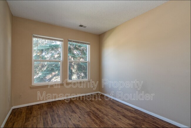 Building Photo - 50 Benthaven Pl