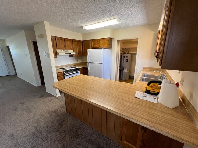 Building Photo - 1 Bedroom 1 Bath Townhouse in Great Neighborhood