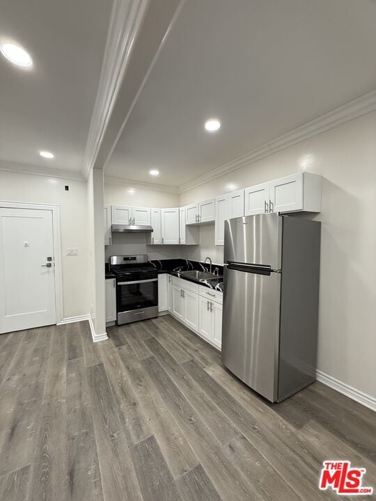 Building Photo - 5522 Sierra Vista Ave