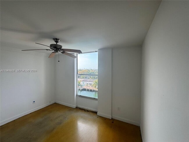 Building Photo - 2000 NE 135th St