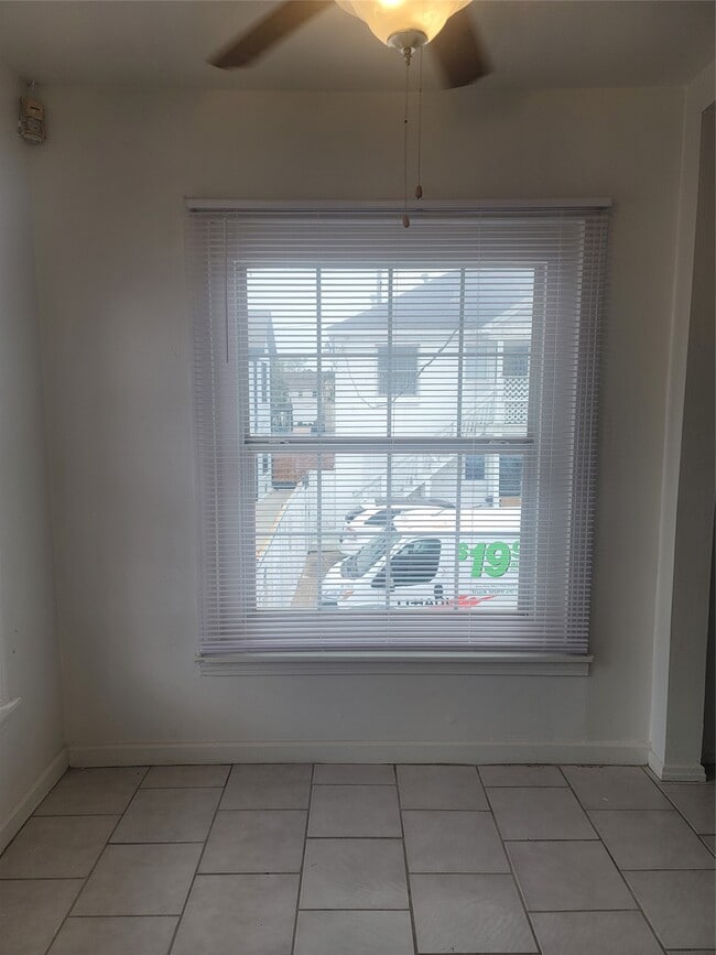 Building Photo - 1914 Binz St