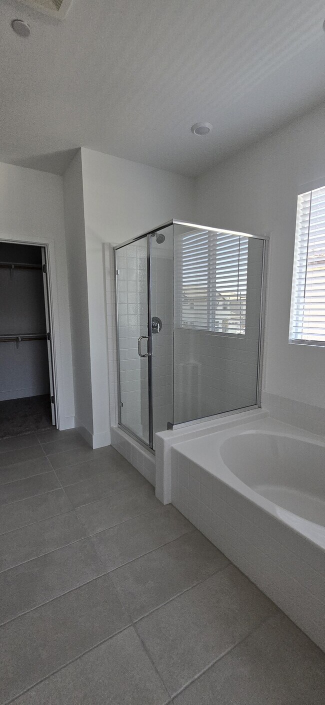 Building Photo - Lathrop - Gorgeous 5 Bedroom 3 Bathroom Home