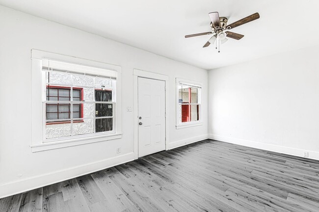 Interior Photo - 1045 E 4th Street