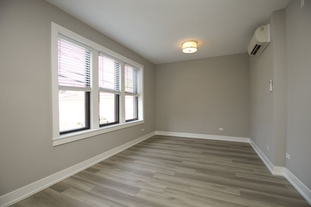 Building Photo - 3934 N Janssen Ave