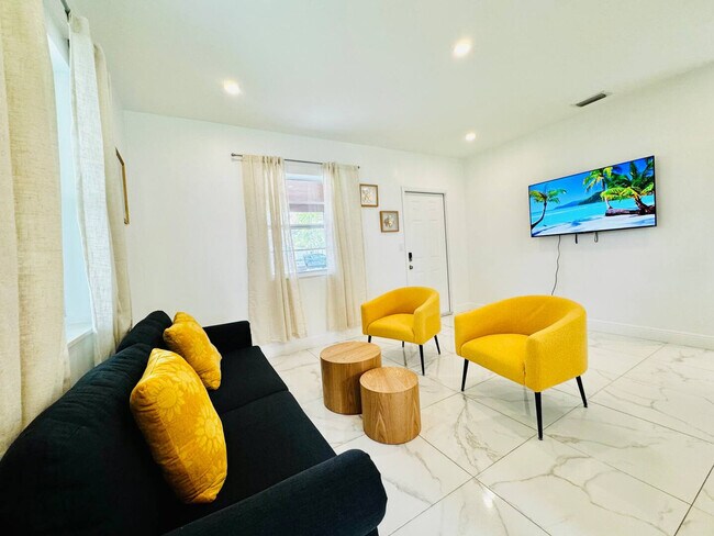 Building Photo - 133 SW 22nd Terrace