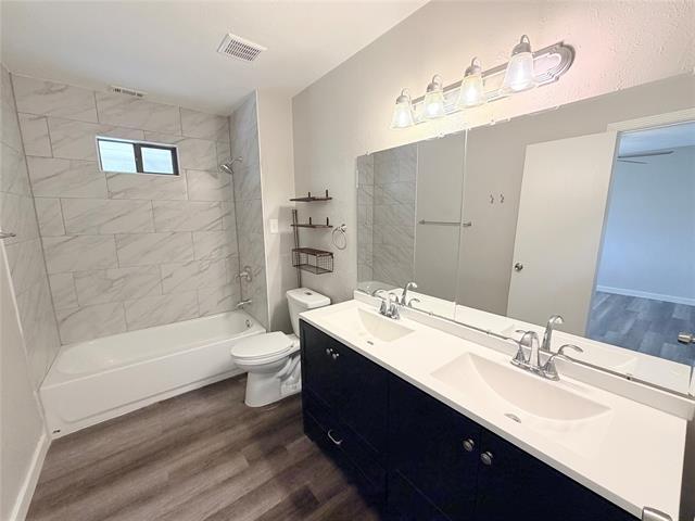 Building Photo - 2412 Lakeview Cir