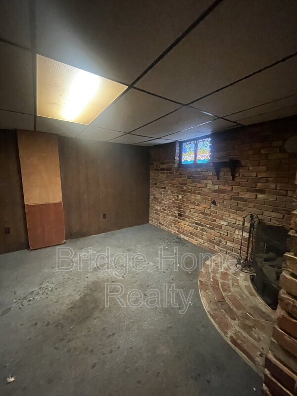 Building Photo - 149 Parkwood Rd