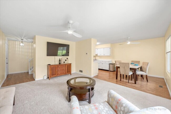 Building Photo - 453 Village Creek Dr