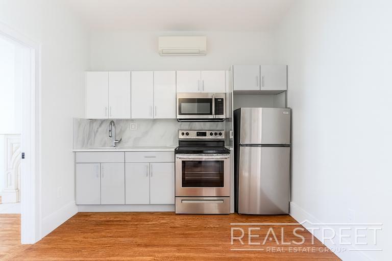Building Photo - Spacious Modern 2BR in Bed-Stuy | Prime Willoughby & Marcy Location