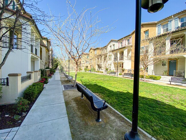 Building Photo - 3 br, 3 bath Townhome - 602 Cedarville Ln -