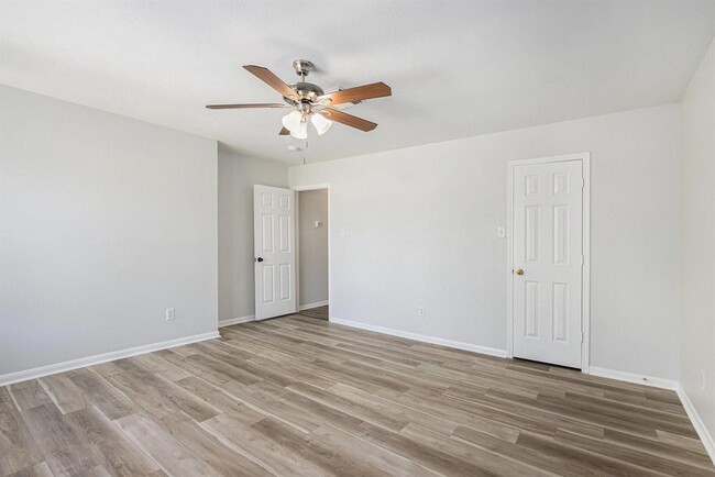 Building Photo - 907 Hinsdale