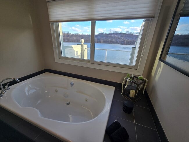 Building Photo - 117 St Charles Ct