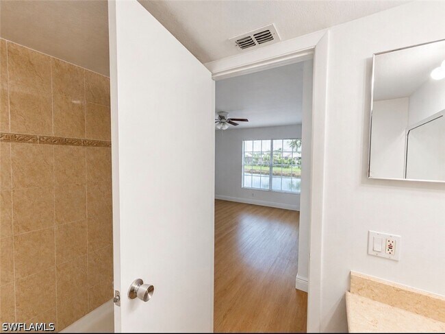 Building Photo - 161 Santa Clara Dr