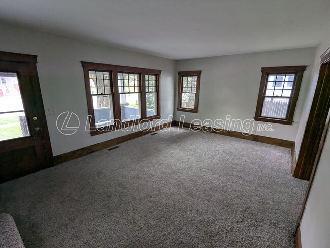 Building Photo - For Sale Land Contract - $129,900 EZ BUY P...