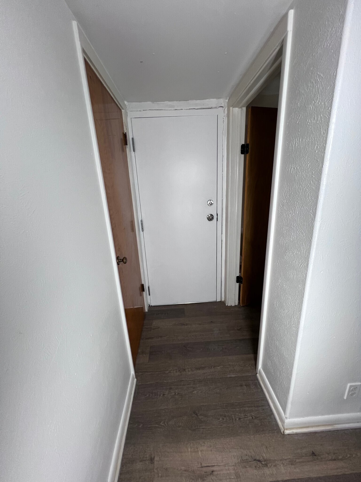 Building Photo - 21 Magyar St