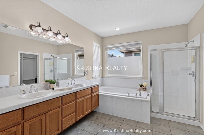 Building Photo - 14395 NW Lilium Dr