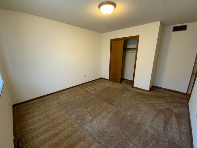 Building Photo - 1801-1803-1803 Garden Dr