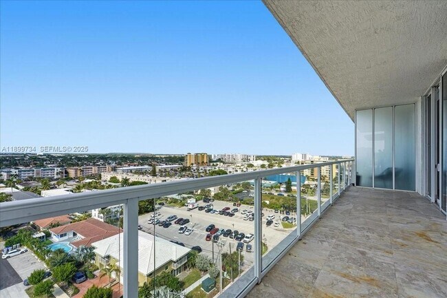 Building Photo - 704 N Ocean Blvd