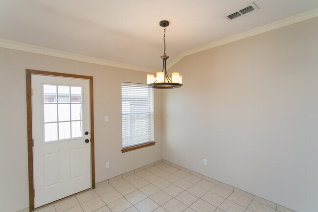 Building Photo - 16111 Rolling Meadows Dr