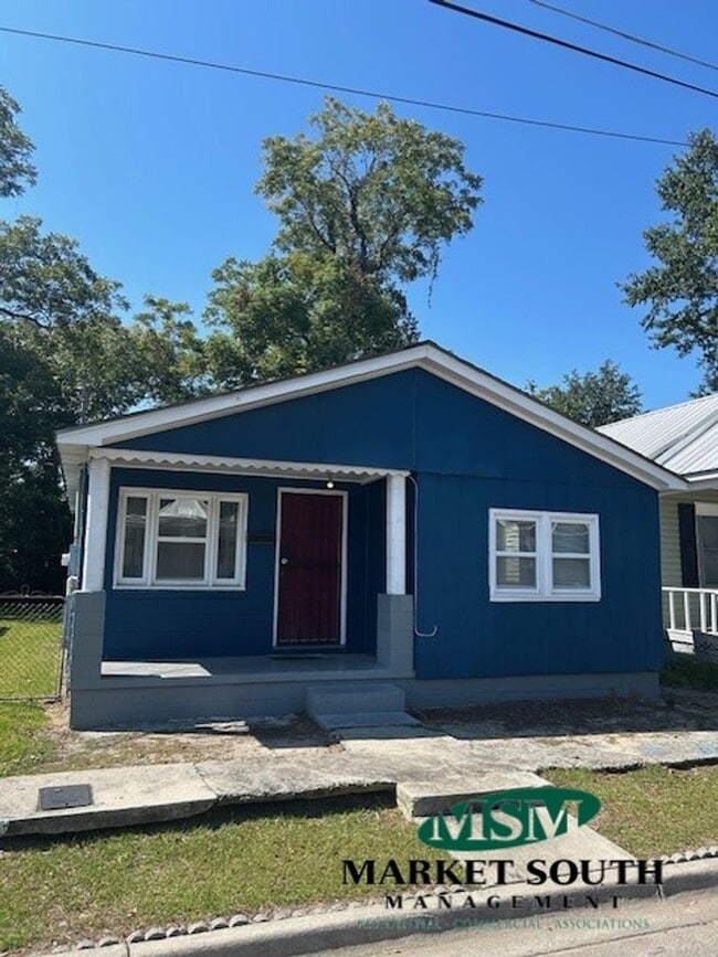 Building Photo - Cozy Cottage on Vine Street