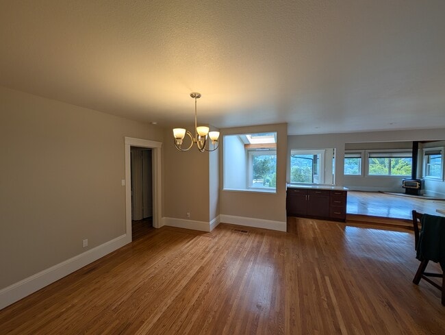 Building Photo - 6688 Estates Dr