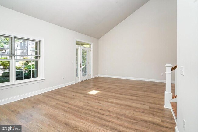 Building Photo - 163 High Pointe Dr