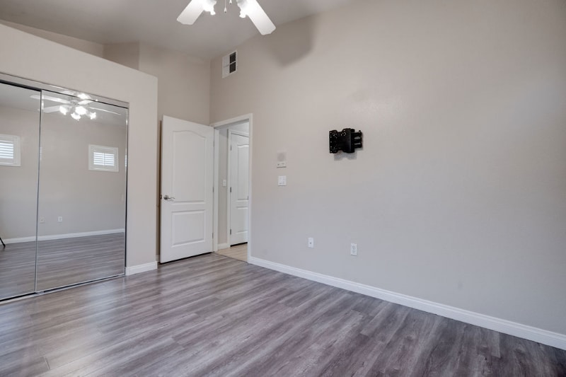 Building Photo - 2305 W Horizon Ridge Pkwy