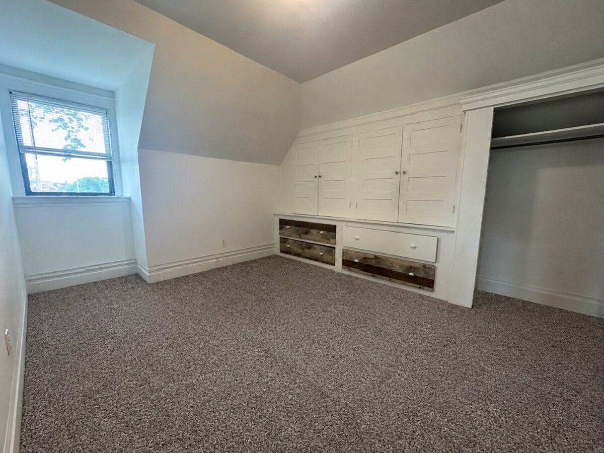 4821#2 - 4821 Centre Ave