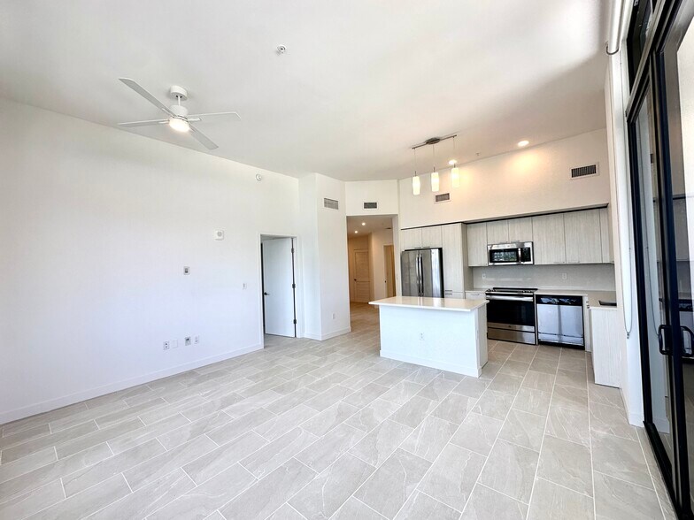 Building Photo - 3026 NW 1st Ave