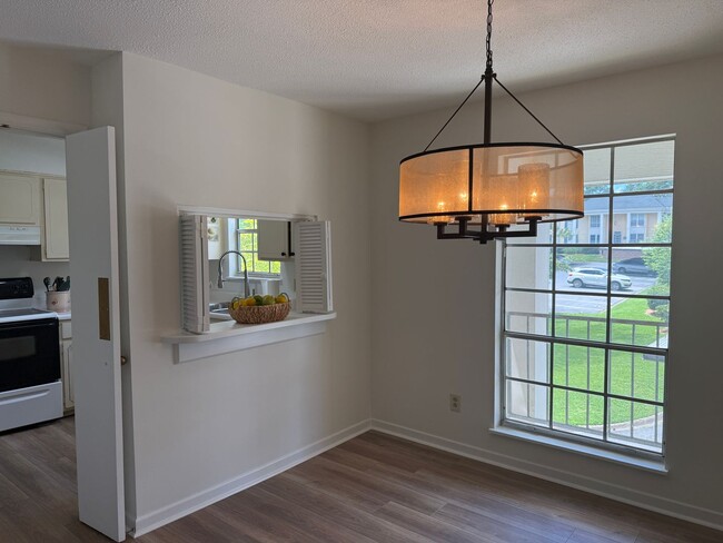Building Photo - Forest Acres