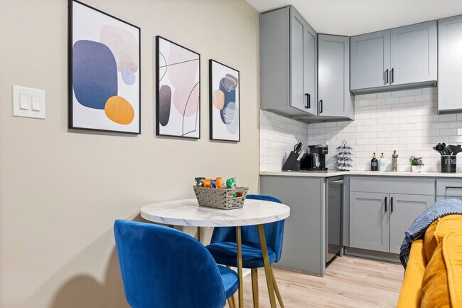 Building Photo - 1009 Front St