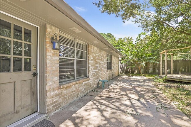 Building Photo - 2414 Chanay Ln