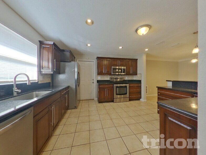 Building Photo - 1337 Hamlin Dr