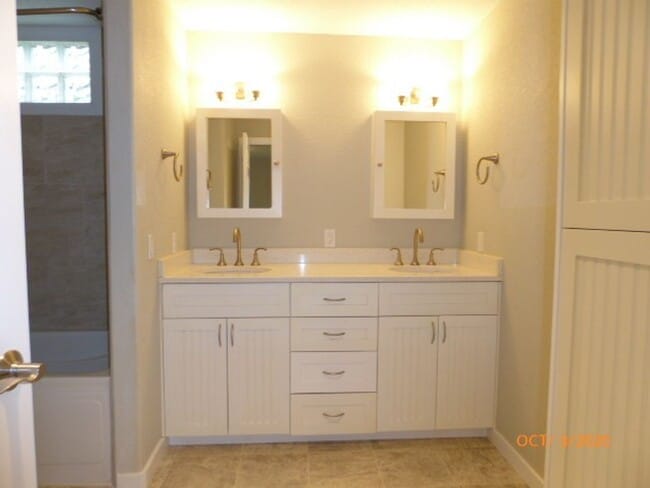Building Photo - Beautiful 2 Story 3 Bed 2.5 Bath