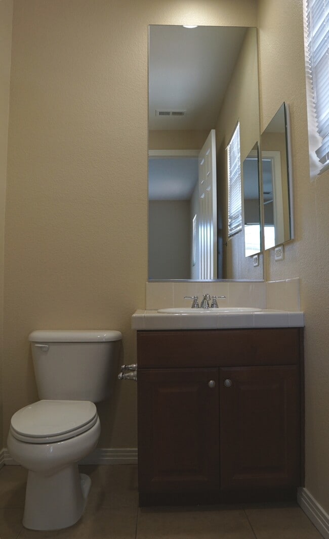 Building Photo - 35579 Domani Dr