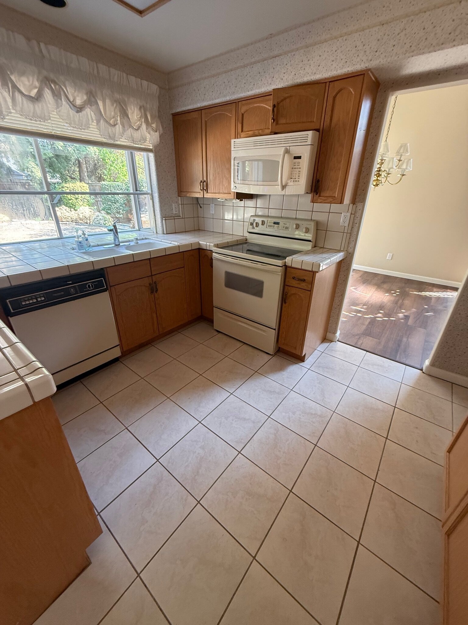 Building Photo - 9066 N Red Lion Dr