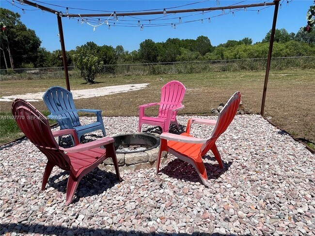 Building Photo - 675 N Romero St