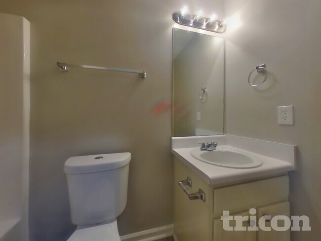 Building Photo - 217 White Pine Ln