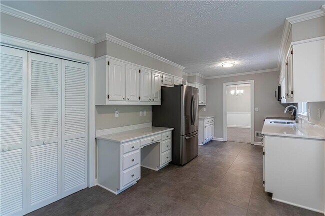 Building Photo - 3165 Henderson Walk