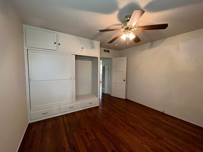 Primary Bedroom - 7026 Flight Ave