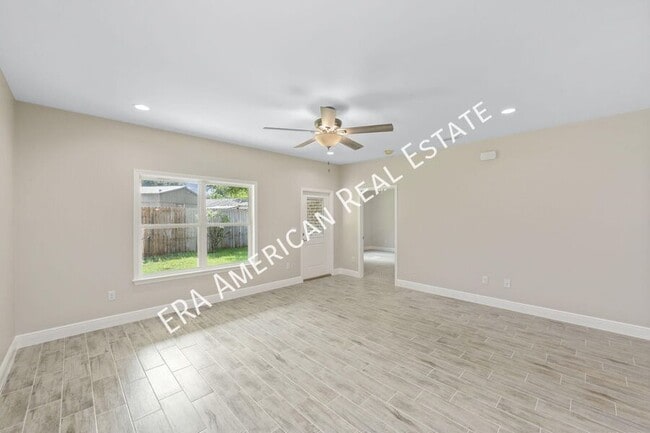 Building Photo - 721 Fairview Dr