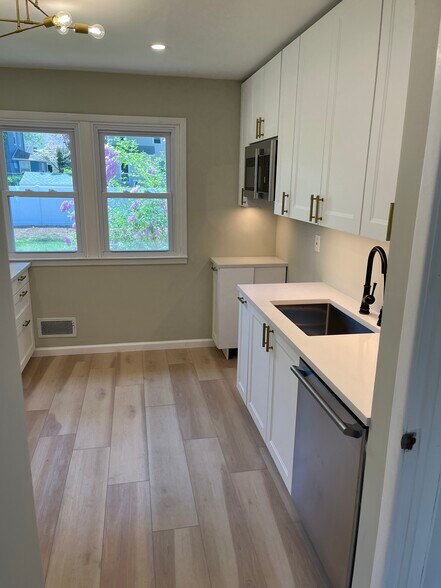 Building Photo - 96 Oakdene Ave
