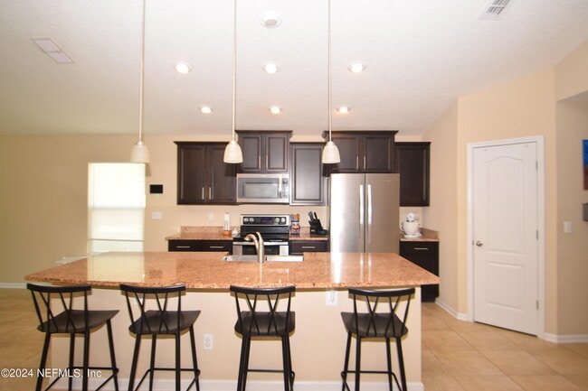 Building Photo - 12593 Itani Wy